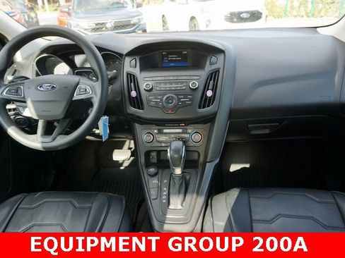 Used 2018 Ford Focus SE w/ SE Appearance Package image 5