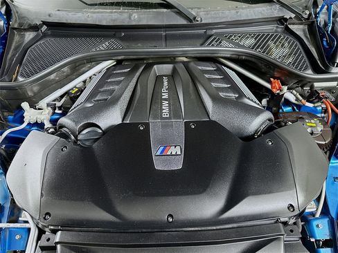 Used 2018 BMW X5 M w/ Executive Package image 9