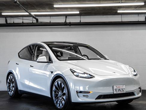 Used 2023 Tesla Model Y Performance AWD/4WD image 7