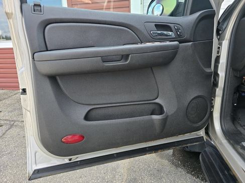 Used 2007 GMC Yukon XL SLT w/ SLT Preferred Equipment Group image 9