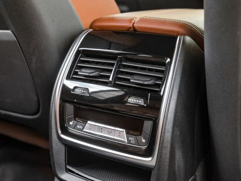 Used 2021 BMW X7 M50i w/ Dynamic Handling Package AWD/4WD image 38