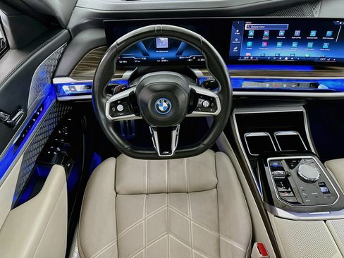 Used 2023 BMW i7 xDrive60 w/ Executive Package 2 AWD/4WD image 21