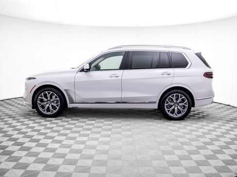 Used 2025 BMW X7 xDrive40i w/ Premium Package AWD/4WD image 2