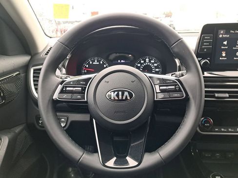 Used 2021 Kia Seltos EX image 19