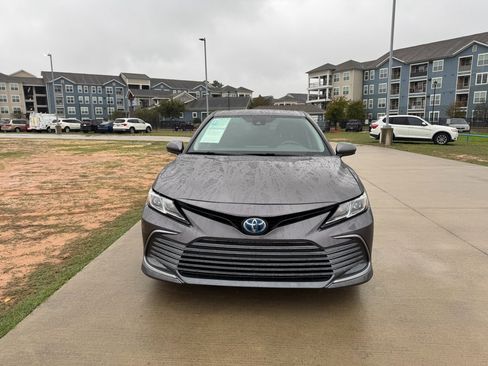Used 2023 Toyota Camry LE image 3