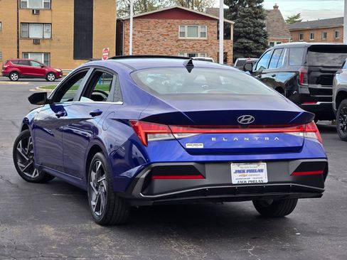 Used 2025 Hyundai Elantra SEL image 12