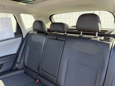 Used 2024 Volkswagen Taos SE image 19