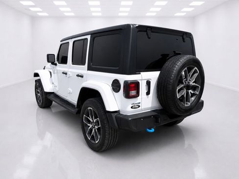 Used 2024 Jeep Wrangler Unlimited w/ Convenience Group AWD/4WD image 9