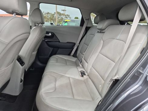 Used 2018 Kia Niro EX Premium FWD image 25
