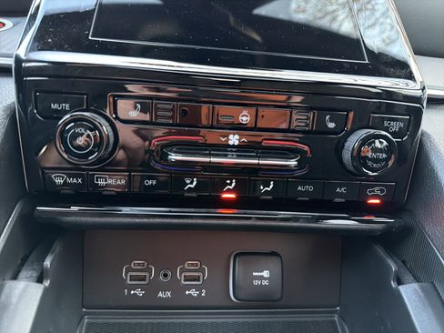 New 2025 Jeep Grand Cherokee Laredo X w/ Luxury Tech Group I image 17