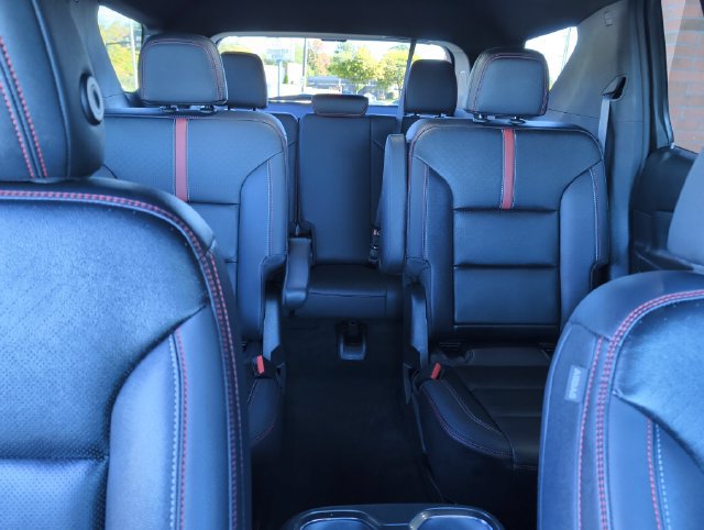 Used 2026 Chevrolet Traverse RS w/ LPO, Floor Liner Package AWD/4WD image 33