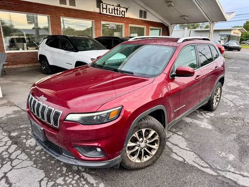 Used 2019 Jeep Cherokee Latitude Plus w/ Cold Weather Group AWD/4WD image 1