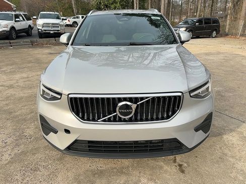 Used 2024 Volvo XC40 B5 Core image 1