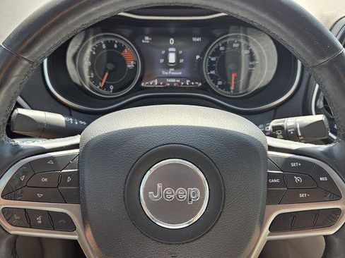Used 2019 Jeep Cherokee Limited AWD/4WD image 24