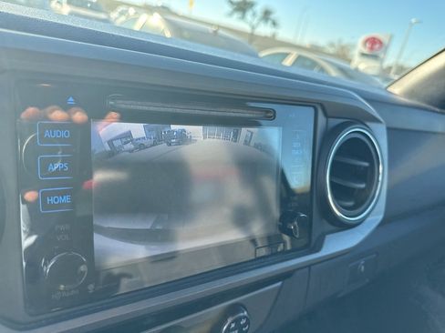 Used 2018 Toyota Tacoma TRD Sport w/ Technology Package image 9