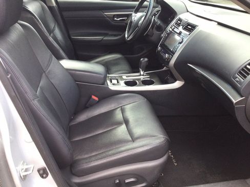 Used 2015 Nissan Altima 3.5 SL FWD image 21