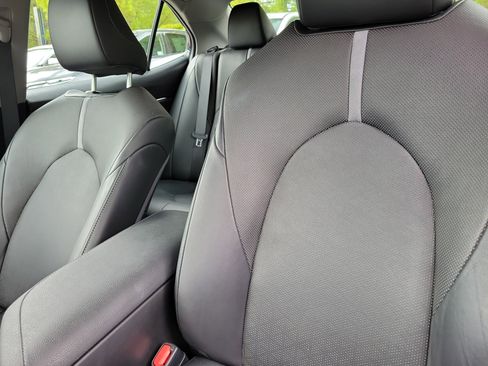 Used 2022 Toyota Camry XSE image 5