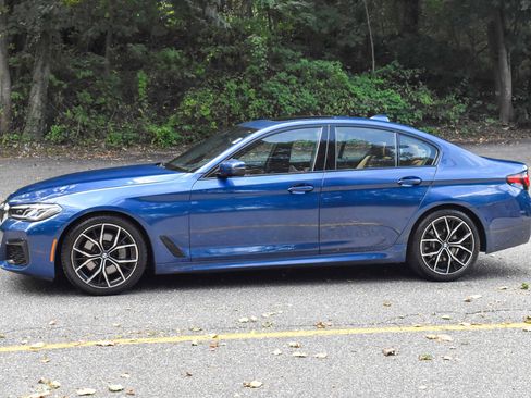 Used 2022 BMW 530i xDrive w/ M Sport Package image 3