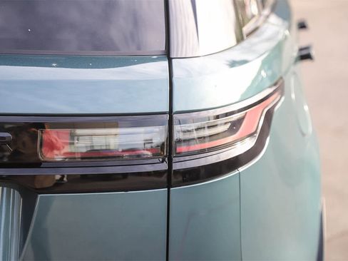 New 2026 Land Rover Range Rover Velar Dynamic SE image 9