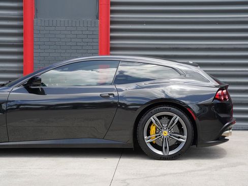 Used 2017 Ferrari GTC4Lusso AWD/4WD image 8