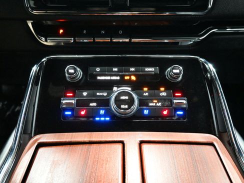 Used 2021 Lincoln Navigator Reserve AWD/4WD image 18
