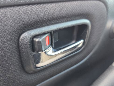 Used 2001 Toyota MR2 image 17