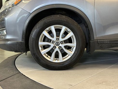 Used 2017 Nissan Rogue SV FWD image 25