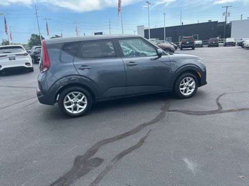 Used 2022 Kia Soul LX w/ Technology Package image 5