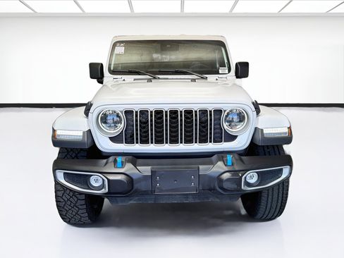 Used 2024 Jeep Wrangler Unlimited Sahara AWD/4WD image 2