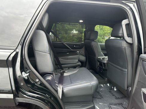 Used 2025 Toyota Sequoia Platinum AWD/4WD image 18