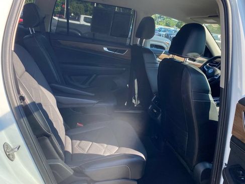 Used 2024 Volkswagen Atlas SE FWD image 16