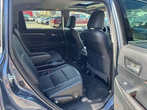 Used 2015 Toyota Highlander Limited image 11