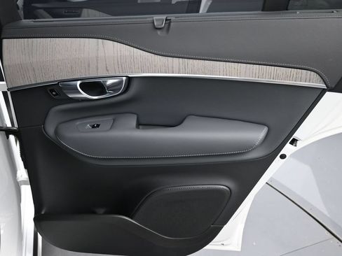 Certified 2025 Volvo XC90 T8 Ultra w/ Protection Package Premier AWD/4WD image 17