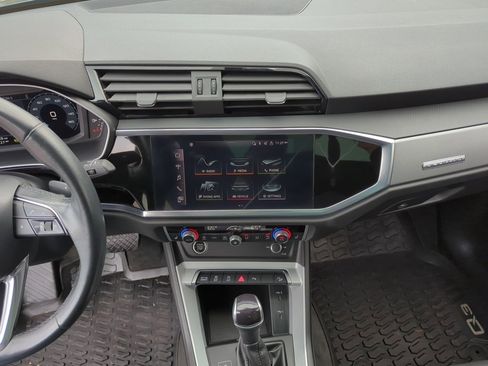 Used 2022 Audi Q3 2.0T Premium w/ Convenience Package image 17