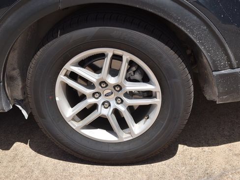 Used 2022 Ford Explorer XLT w/ Equipment Group 202A RWD image 12