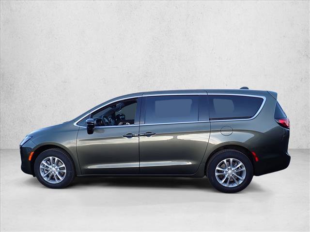 New 2027 Chrysler Pacifica Select AWD/4WD image 2