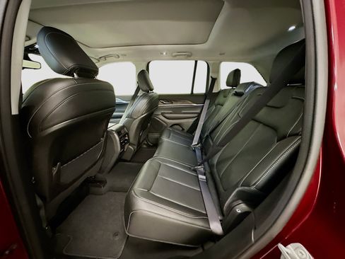 Used 2023 Jeep Grand Cherokee Limited image 30