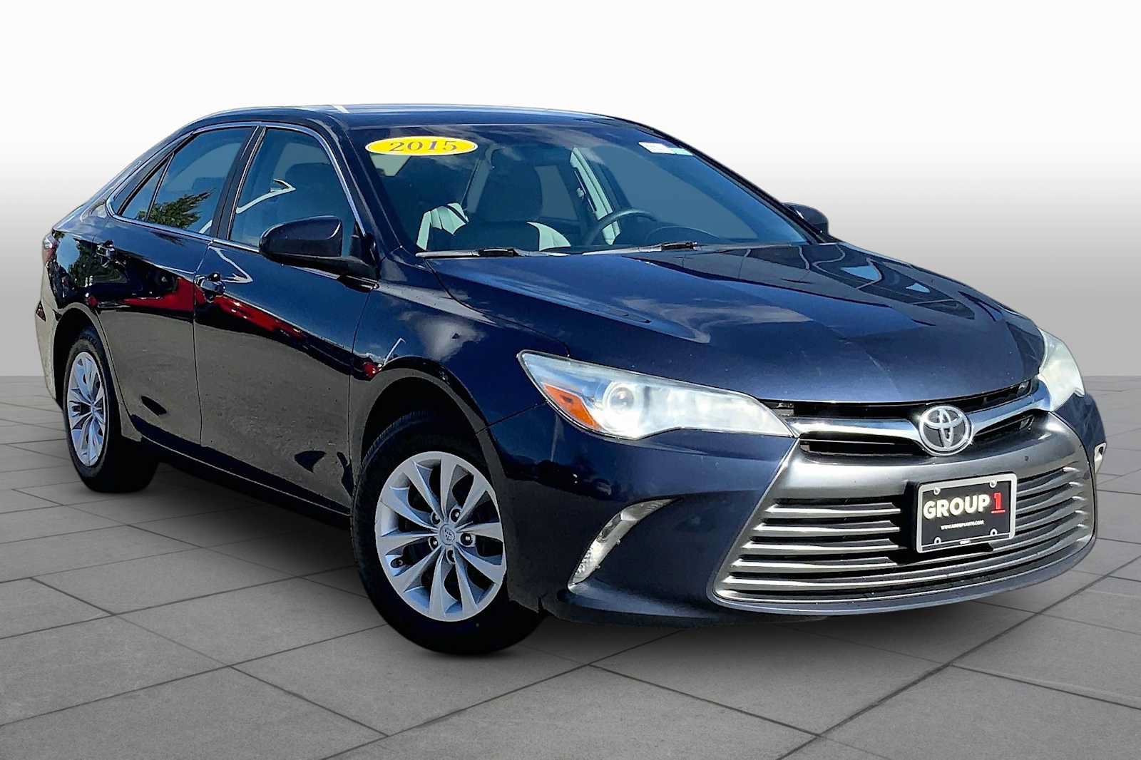 Used 2015 Toyota Camry LE FWD image 2
