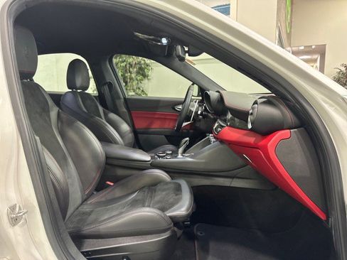 Used 2017 Alfa Romeo Giulia Quadrifoglio image 61