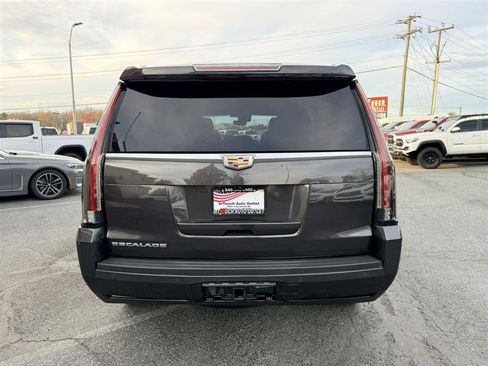 Used 2017 Cadillac Escalade Luxury AWD/4WD image 6
