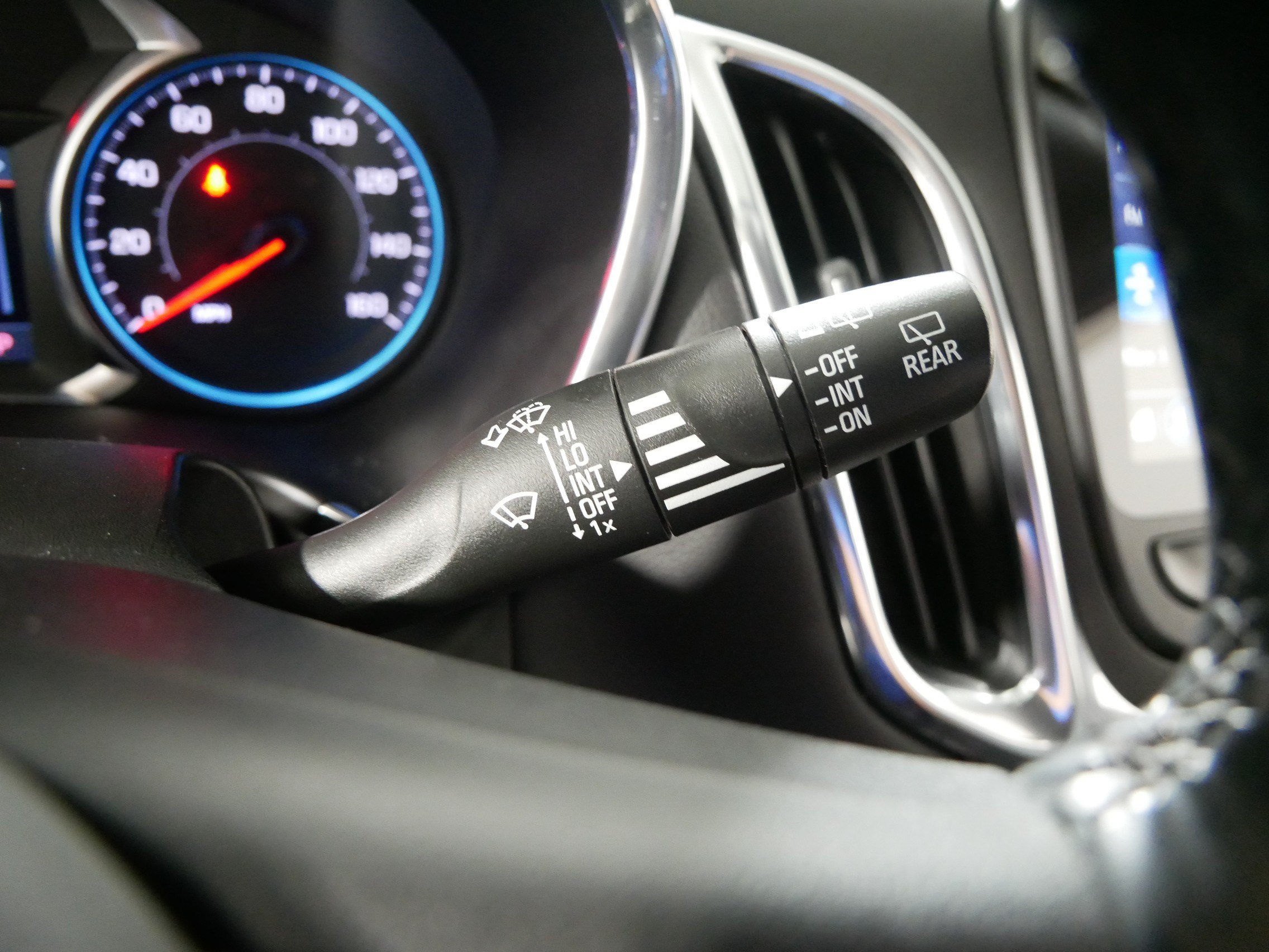 Used 2024 Chevrolet Equinox LT AWD/4WD image 32