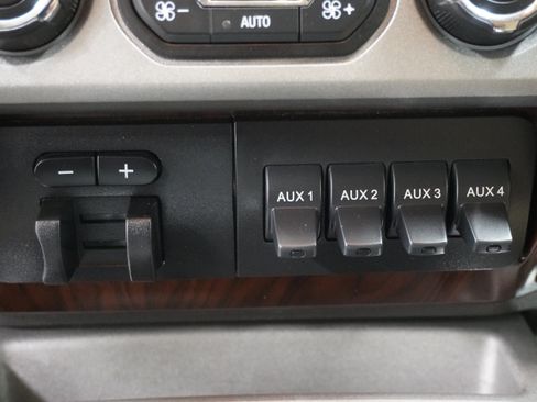 Used 2013 Ford F350 Lariat w/ Lariat Interior Pkg AWD/4WD image 19