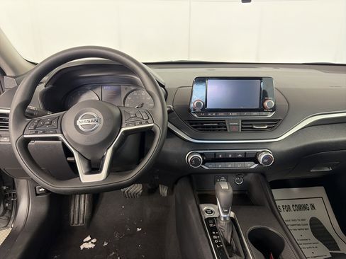 Used 2022 Nissan Altima 2.5 S image 3