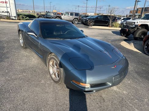 Used 2004 Chevrolet Corvette Coupe image 3