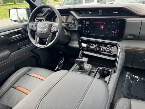 Used 2025 GMC Sierra 1500 AT4 w/ AT4 Premium Package AWD/4WD image 28