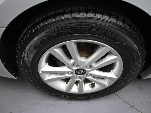 Used 2017 Hyundai Sonata SE image 12
