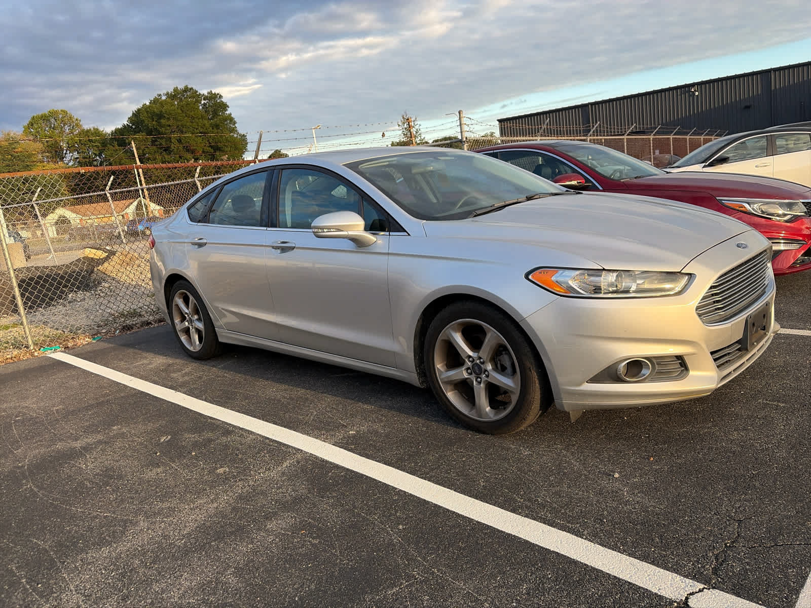 Used 2013 Ford Fusion SE FWD image 3