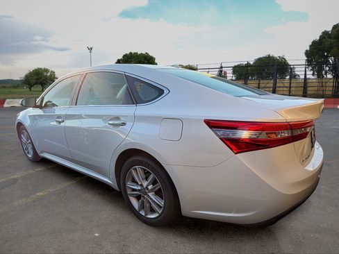 Used 2014 Toyota Avalon XLE Premium FWD image 4
