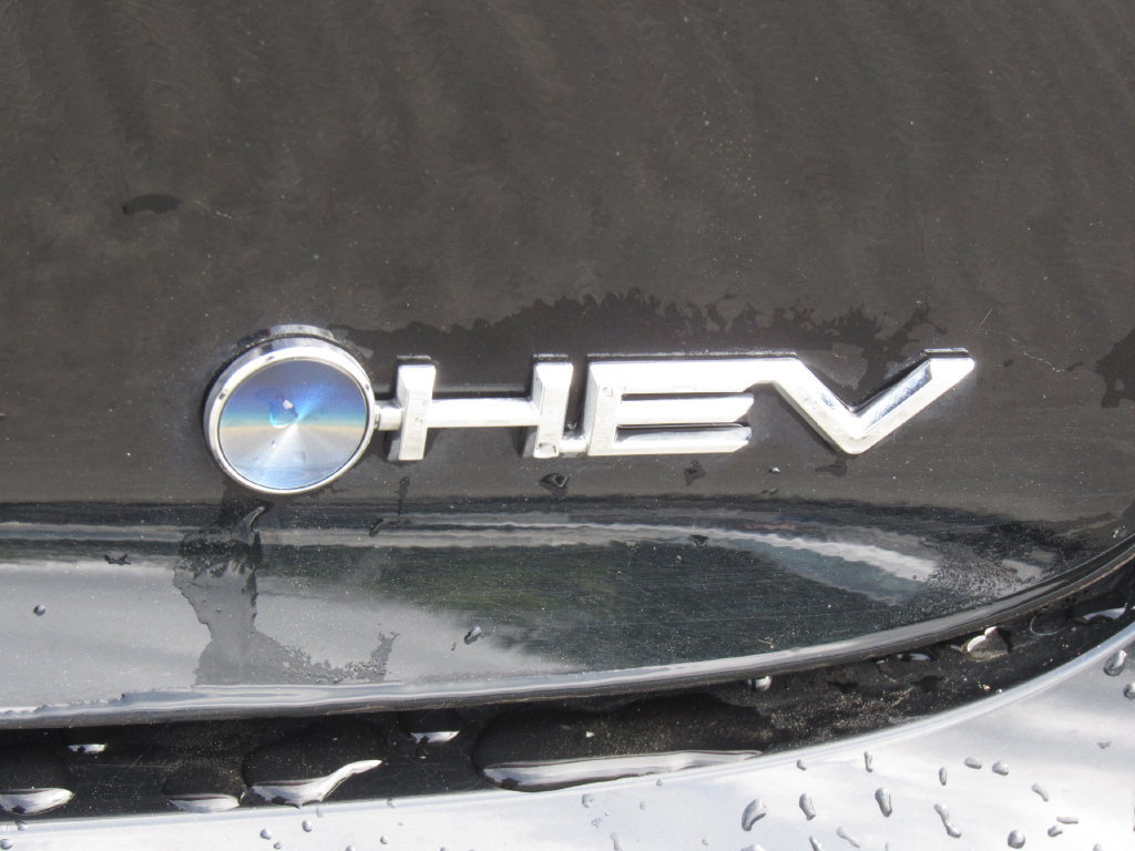 Certified 2025 Toyota Prius LE FWD image 8