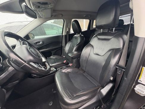 Used 2018 Jeep Compass Limited w/ Navigation Group FWD image 2